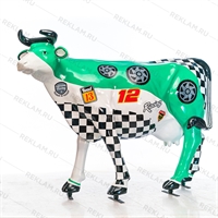 фигура коровы в яркой покраске