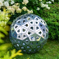 уличная полигональная фигура