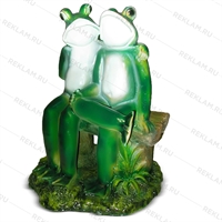 Декоративная садовая фигура Лягушки на скамейке F01249