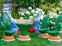 Скамейка полукруглая для детской площадки Зайцы дерево, металл, стеклопластик 170 см - фото 48988