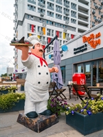 Ростовая фигура Повар с рыбой U07962-R стеклопластик высота 175 см - фото 49105