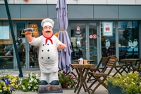 Ростовая фигура Повар с рыбой U07962-R стеклопластик высота 175 см - фото 49107