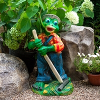 Фигура садовая Лягушка с граблями - фото 51022