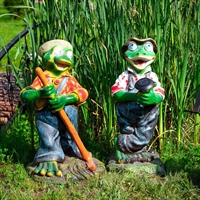 Фигура садовая Лягушка с граблями - фото 51028