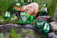 Фигура садовая Лягушка с граблями - фото 51033