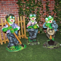 Фигура садовая Лягушка с граблями - фото 51035