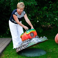 Крышка для канализационного люка Тыква Дом Гномов U07918 ширина 91 см - фото 51253