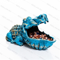 крокодил на столе