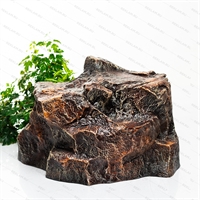 камень-укрытие в саду