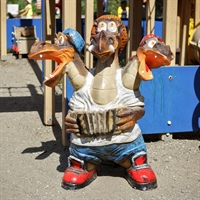 Скульптура Змей Горыныч с гармонью